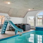Dom wakacyjny Large For 20 People With Large Pool, Hot Tub For 7 People And Activity Ringkøbing