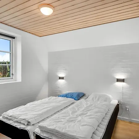 Semesterbostad Large For 20 People With Large Pool, Hot Tub For 7 People And Activity *