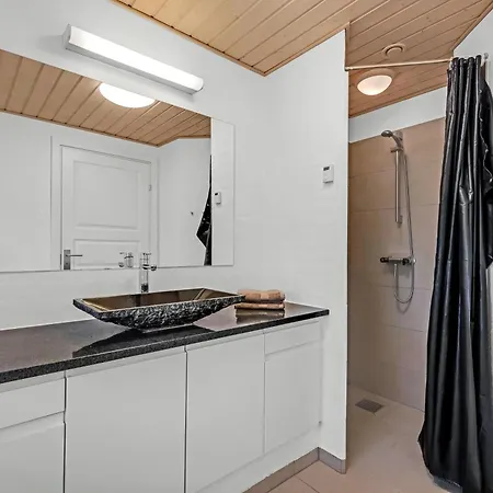 Large For 20 People With Large Pool, Hot Tub For 7 People And Activity
