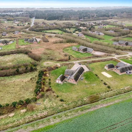 Semesterbostad Large For 20 People With Large Pool, Hot Tub For 7 People And Activity