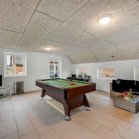 Large For 20 People With Large Pool, Hot Tub For 7 People And Activity リンケビング