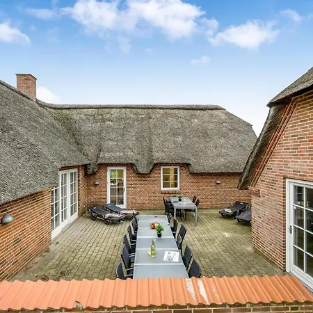 Holiday home Large For 20 People With Large Pool, Hot Tub For 7 People And Activity Room,