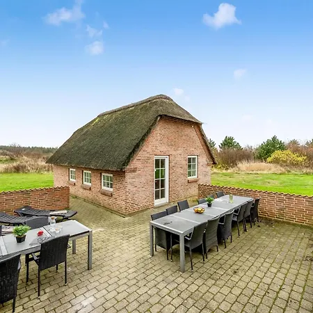 Large For 20 People With Large Pool, Hot Tub For 7 People And Activity Room, Holiday home *