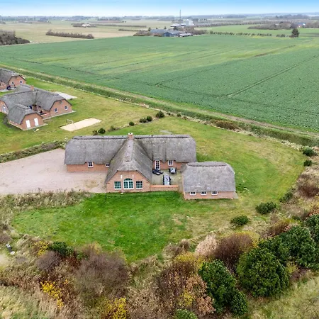 Semesterbostad Large For 20 People With Large Pool, Hot Tub For 7 People And Activity *