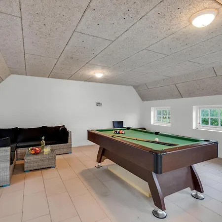 Large For 20 People With Large Pool, Hot Tub For 7 People And Activity *