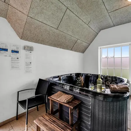 Holiday home Large For 20 People With Large Pool, Hot Tub For 7 People And Activity Room,