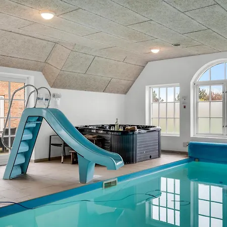 Semesterbostad Large For 20 People With Large Pool, Hot Tub For 7 People And Activity Ringkøbing