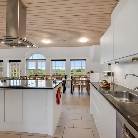 Large For 20 People With Large Pool, Hot Tub For 7 People And Activity Room, Holiday home