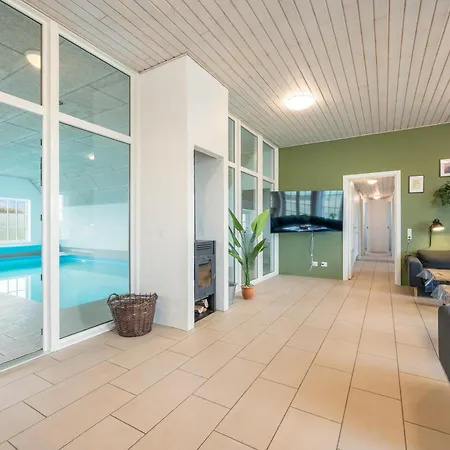 別荘 Large For 20 People With Large Pool, Hot Tub For 7 People And Activity リンケビング