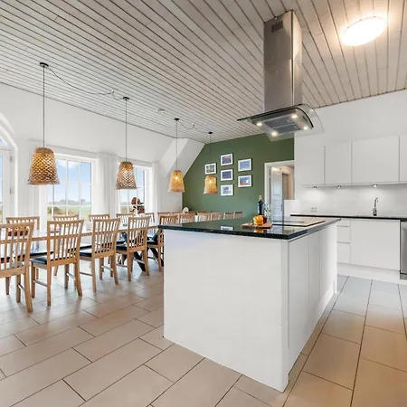 Large For 20 People With Large Pool, Hot Tub For 7 People And Activity *