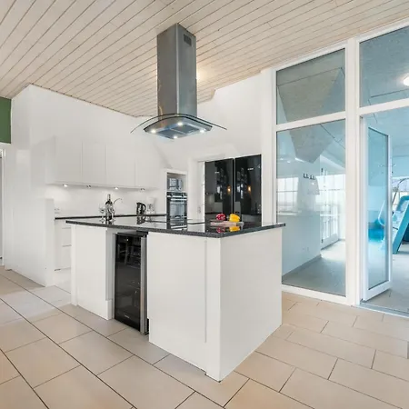 Large For 20 People With Large Pool, Hot Tub For 7 People And Activity 別荘