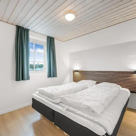 Large For 20 People With Large Pool, Hot Tub For 7 People And Activity